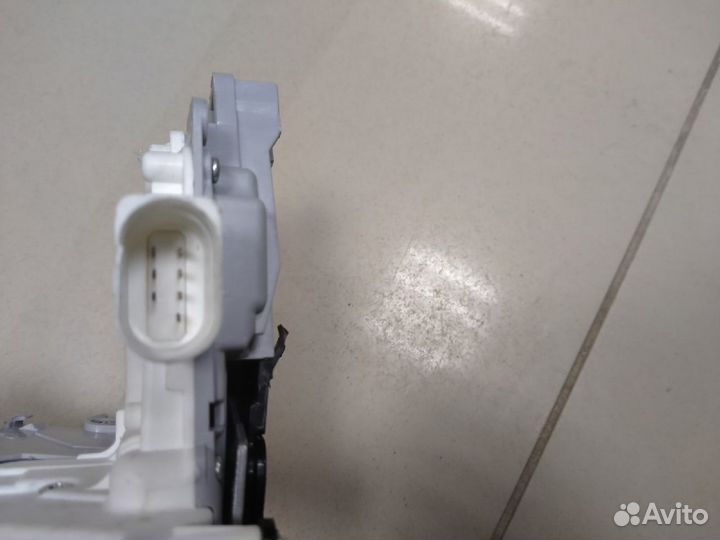 Замок передней правой двери Audi A4