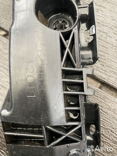 Кронштейн заднего бампера левый toyota rav 4 xv30