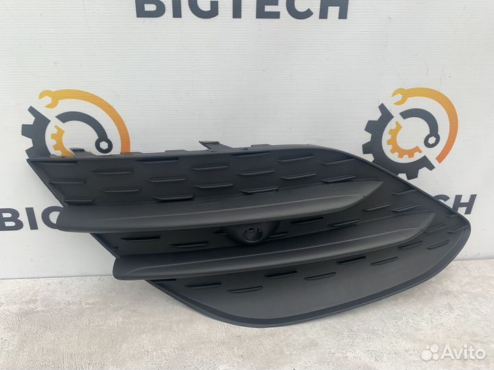 Решетка переднего бампера Mercedes A1188854301