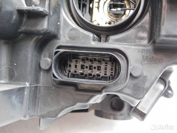 Фара левая Skoda Rapid