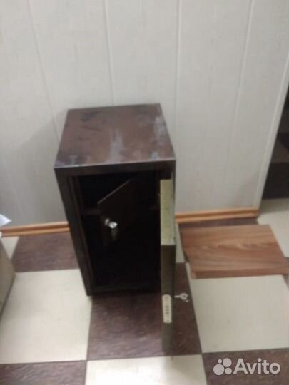 Сейф металлический