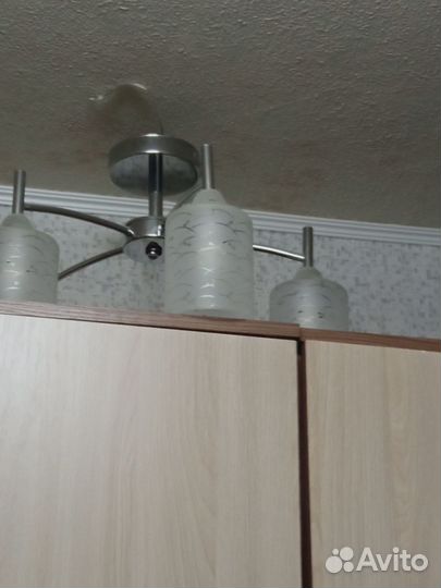Продам люстру
