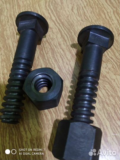 Болты зажима стапеля