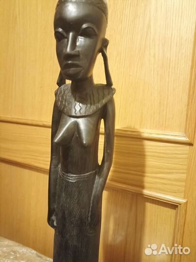 Статуэтка из черного дерева африканка