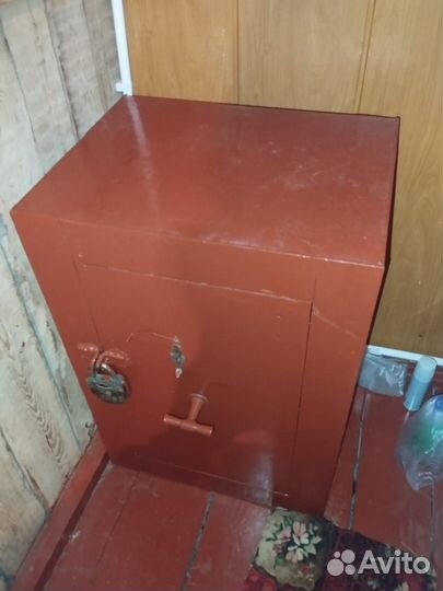 Оружейный сейф металлический