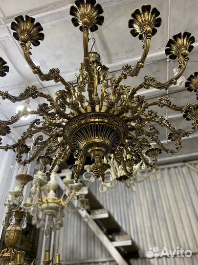 Большая люстра