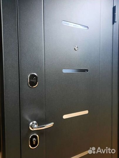 Дверь с зеркалом