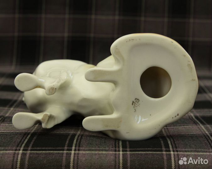 Фарфоровая статуэтка 