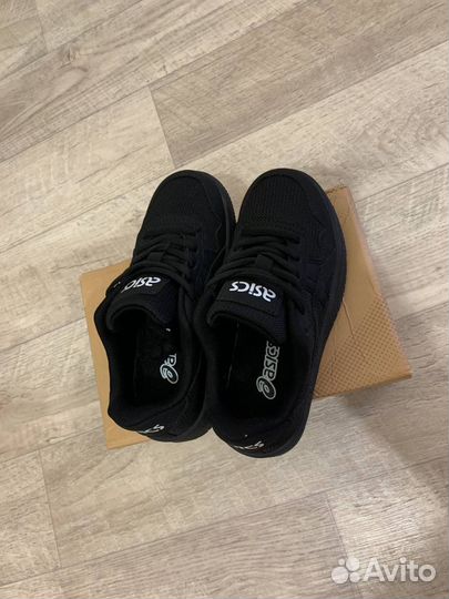 Кроссовки asics