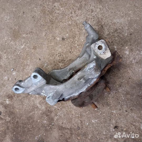 Кулак передний правый Nissan Murano Z51 2010