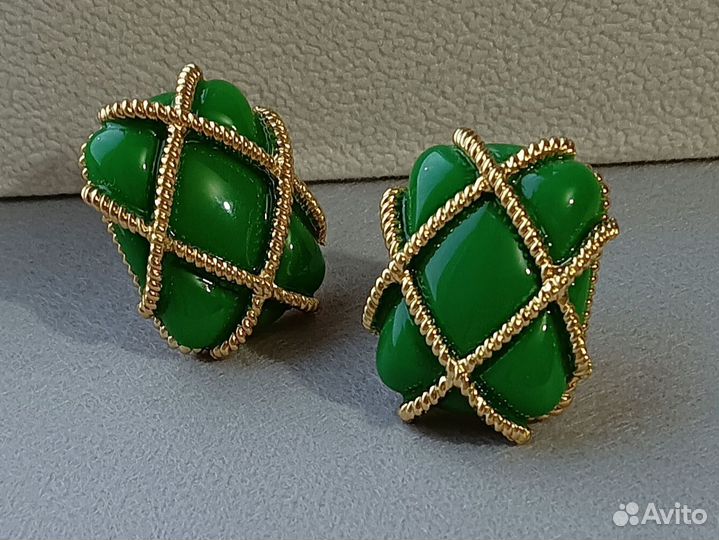 Стильные крупные серьги