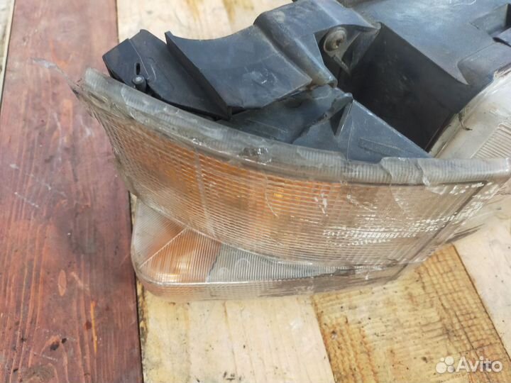 Фара левая (в сборе с поворотником) Scania
