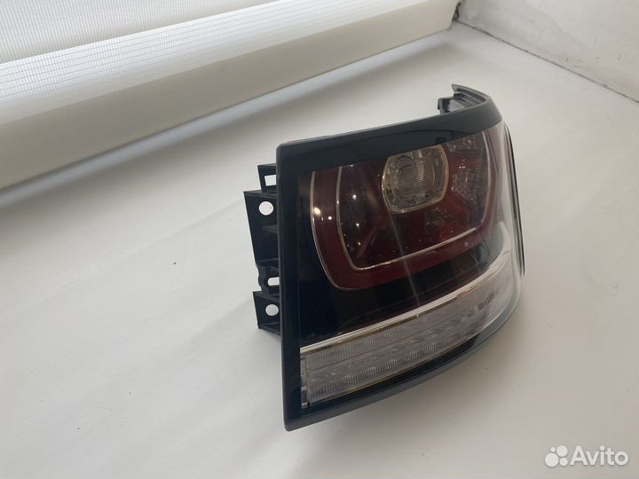 Фонарь задний правый range rover sport