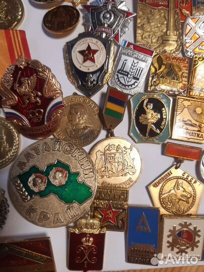 Значки м медальки на различные темы