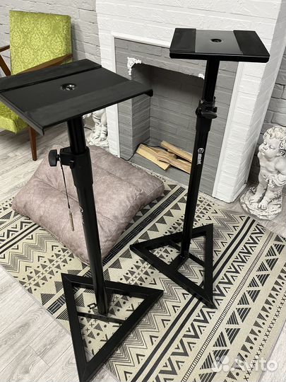 Стойки для мониторов adam hall