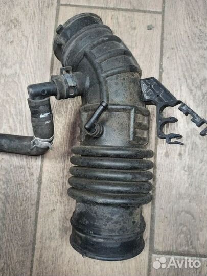 Патрубок воздушного фильтра Nissan Almera N15 2000