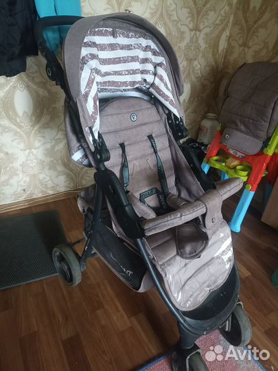 Прогулочная коляска