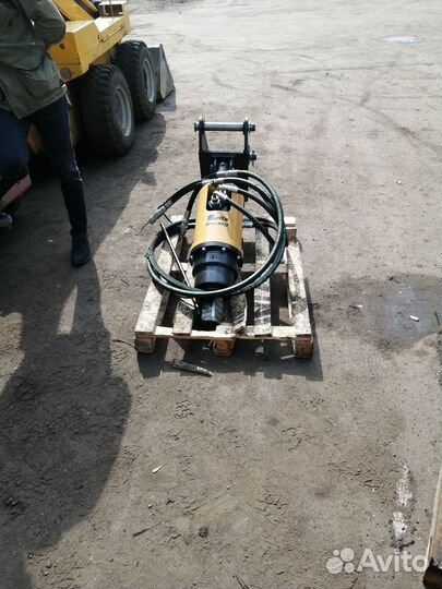 Экскаватор-погрузчик LiuGong CLG777A, 2013