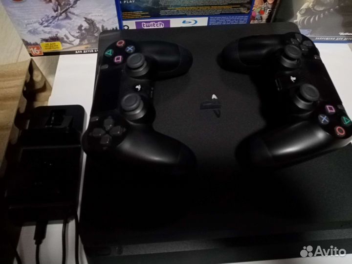 Sony PS4 Slim Комплект. С играми