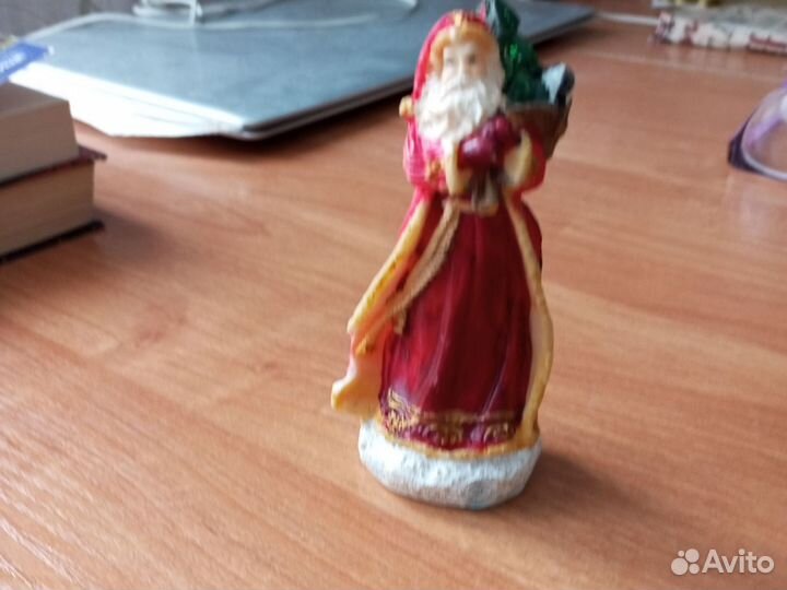 Статуэтка деда мороза