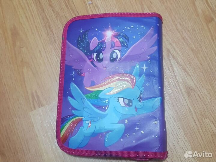 Пенал с карандашами