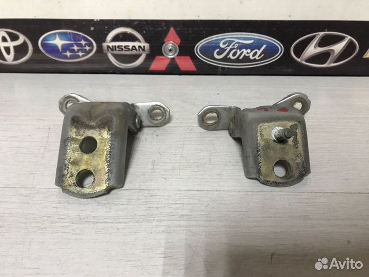 Петли двери задние левые Nissan Expert VEW11