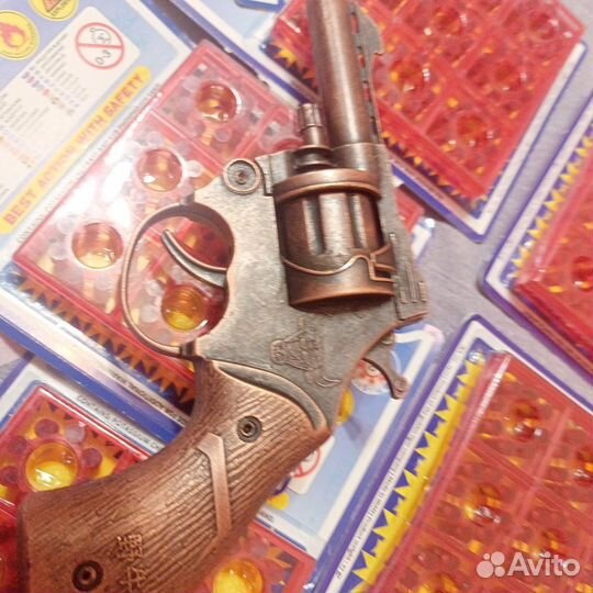 Пистолет на пистонах железный