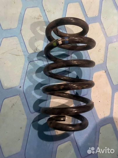 Пружина передняя 8E0411105BJ