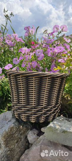 Кашпо из искусственного ротанга
