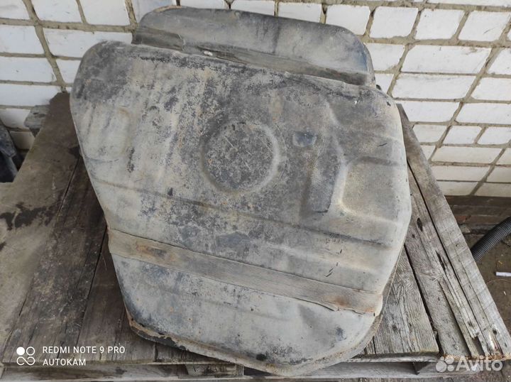 Топливный бак Audi 100