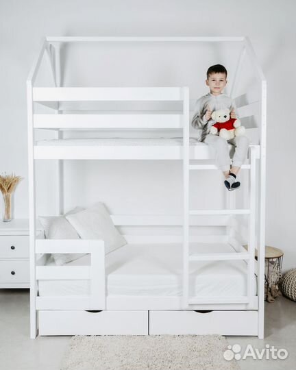 Детская кровать из массива