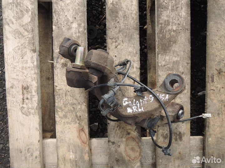 Кулак поворотный задний левый Mitsubishi Galant