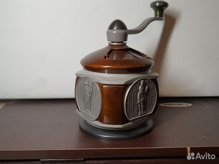 Ретро ручные кофемолки