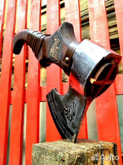 Красивый топор
