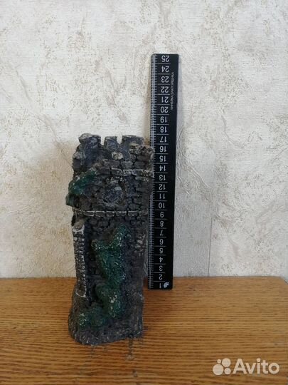 Замок в аквариум