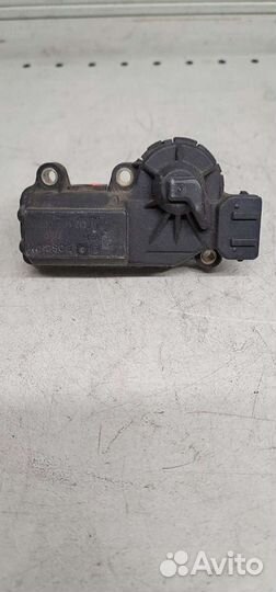 Шаговый двигатель моновпрыск VW Golf Passat 1988г