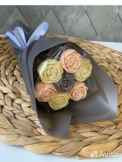 Букет роз, сердечки из бельгийского шоколада