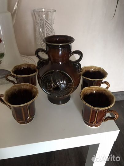 Кувшин с бокалами