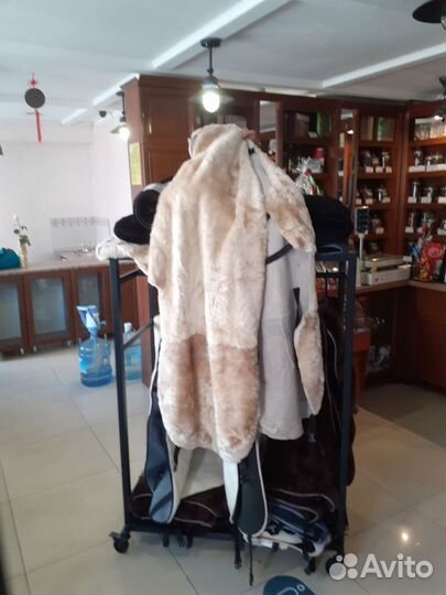 Меховые накидки из овечьих шкур