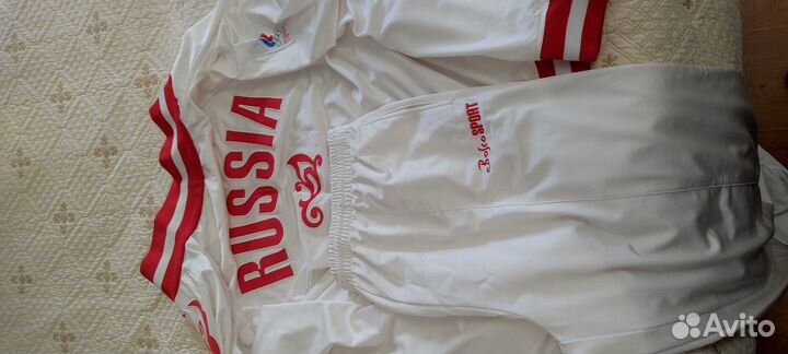 Олимпийский спортивный костюм