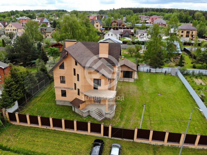 Дом 406,4 м² на участке 15 сот.