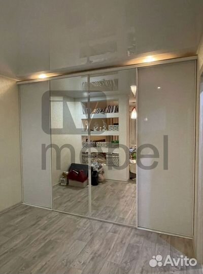 Шкаф с зеркалом