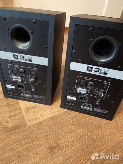 Акустические колонки jbl