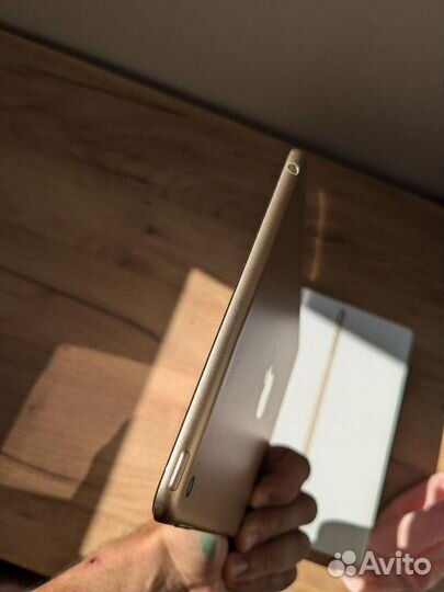 Apple iPad mini 4 золотой