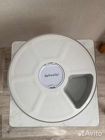 Автоматическая кормушка для кошек и собак