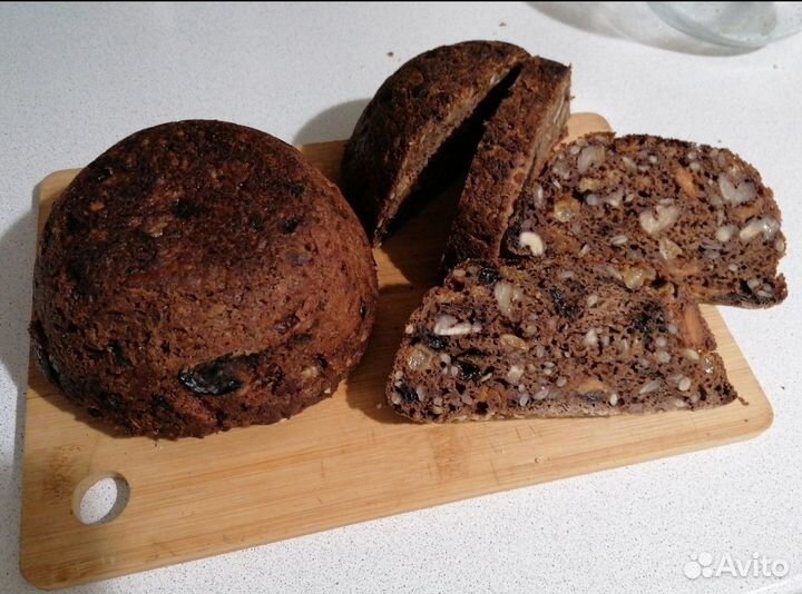 Хлеб на закваске праздничный с орехами и