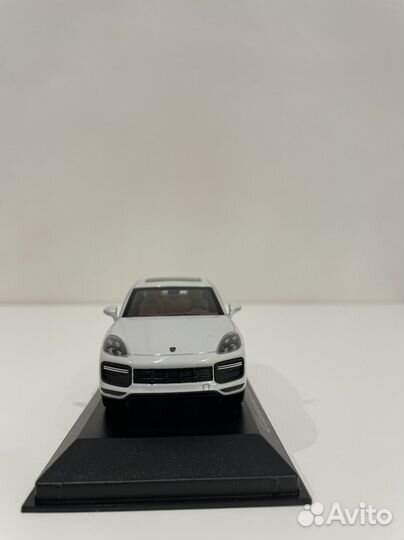 Модель автомобиля 1/43 Porsche Cayenne