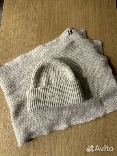 Комплект из шапки и шарфа