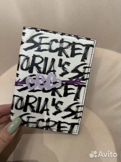 Обложка на паспорт Victoria's Secret