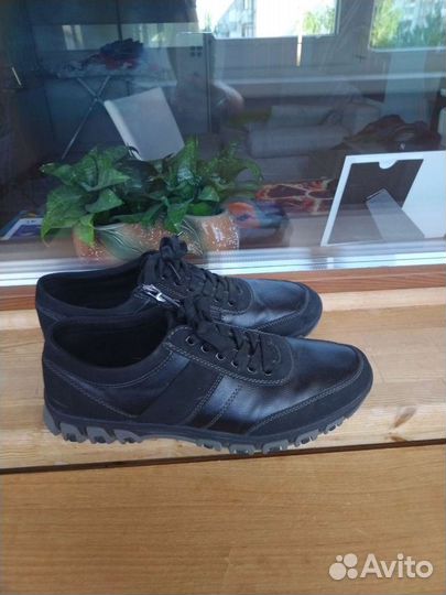 Кроссовки мужские 42 размер бу